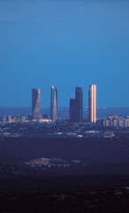 Fototapeta premium Las cuatro torres de Madrid al atardecer
