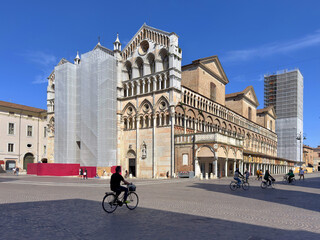 cattedrale di san giorgio in ristrutturazione a ferrara in italia, 29 aprile 2025
