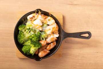 ウィンナーとブロッコリーとちくわのチーズ焼き