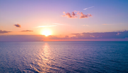 Obraz premium Dramatic Ocean Sunset: Peaceful Water Reflecting Colorful Skies at Dusk
