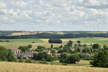 Le bourg de Champagne vu depuis une colline au Périgord Vert  © Photocolorsteph