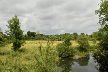 La Lizonne coulant paisiblement dans un paysage sauvage près du bourg de Champagne au Périgord Vert  © Photocolorsteph