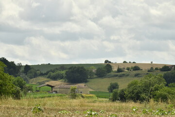 Ciel gris sur un paysage rural aux environs du bourg de Champagne au Périgord Vert  © Photocolorsteph