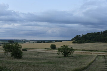 Paysage rural au crépuscule près du bourg de Champagne au Périgord Vert  © Photocolorsteph