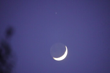 Crescent moon on April 30, 2025 at 21:03 minutes in Schorfheide, Brandenburg, Germany.
