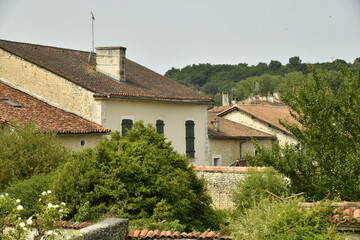 Maisons traditionnelles dans un environnement bucolique au bourg de Champagne au Périgord Vert 
