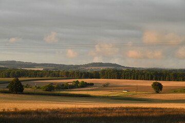 Paysage rural au soir après un orage près du bourg de Champagne au Périgord Vert  © Photocolorsteph