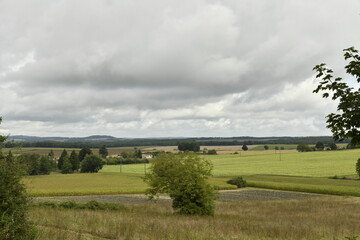 Paysage rural sous un ciel gris près du bourg de Champagne au Périgord Vert  © Photocolorsteph