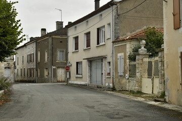 Rue typique de village au bourg de Champagne au Périgord Vert  © Photocolorsteph