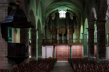 Intérieur de l’Église des Cordeliers à Lons-le-Saunier, patrimoine religieux du Jura