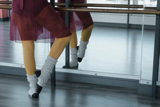 ballet adult classes for grown ups, warm up, Cou-de-Pied position