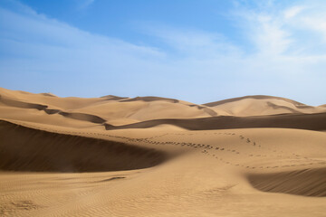 Merancab Desert in Iran fascinates tourists with its fine sand and sand dunes of various shapes. Walking on the fine sands of the desert is a source of entertainment for tourists who come here.