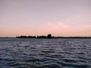 Obraz premium beautiful sunset near the pond