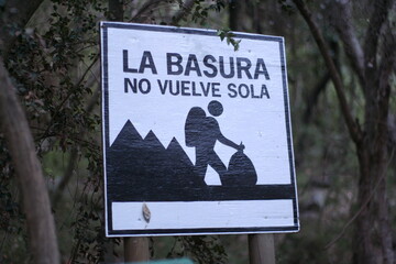 don't leave trash behind sign