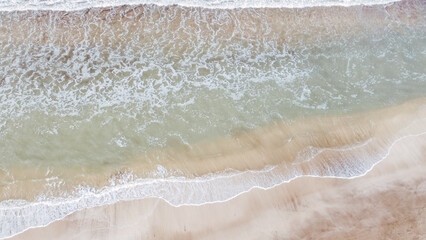 Vista aérea espectacular del mar y la costa de Pinamar, Argentina. Imágenes capturadas con dron...