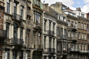 Architecture diversifiée des façades au centre historique de Bruxelles-ville 