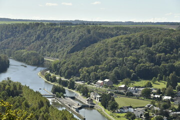 La vallée de la Meuse vue depuis les ruines du château-fort de Poilvache à Houx (Yvoir)