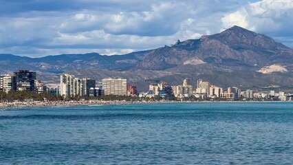 Fototapeta premium Stunning and Beautiful Coastal View Featuring Majestic Mountains in the Background