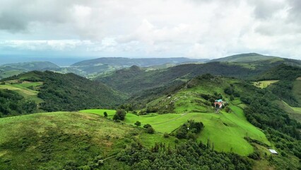 Obraz premium Enjoying Scenic Aerial Views of Lush Green Hills and Beautiful Landscapes to Explore