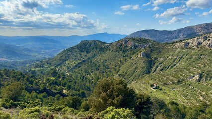 Obraz premium Stunning and Breathtaking Mountain Landscape with Lush Greenery and Natural Beauty