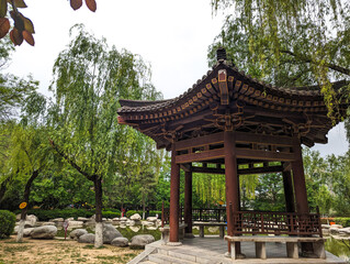 Obraz premium traditional Chinese garden with pavilion