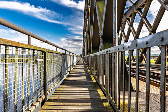 Fu&szlig;g&auml;ngerweg Eisenbahnbr&uuml;cke Rheinbr&uuml;cke Urmitz 4