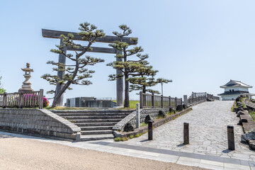 七里の渡跡にある伊勢国一の鳥居と蟠龍櫓（三重県桑名市）