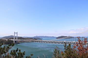 春の瀬戸大橋と青空