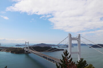 春の瀬戸大橋と青空
