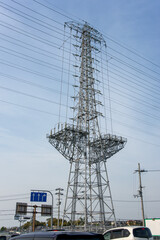 少し変わった形の送電鉄塔
