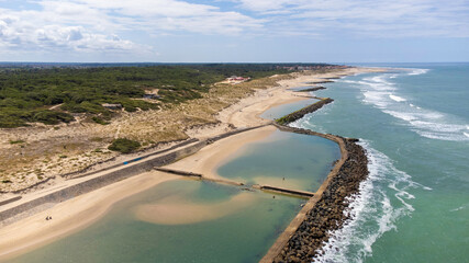 Piscine et dunes de sables de Soulac sur Mer contre l'érosion	