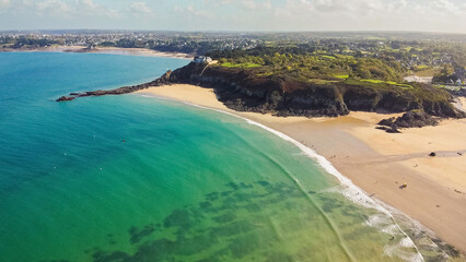 Vue aérienne de la côte bretonne, St Lunaire, côte d'Emeraude, Bretagne, France © Tydav Photos