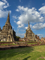 Fototapeta premium Majestic spiritual Wat Chaiwatthanaram Ayutthaya historic temple, ancient beautiful brick towers glowing under a golden sunset. Spiritual heritage, culture and architectural features.