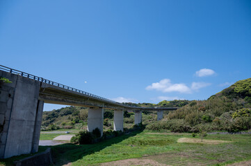 角島大橋、美しい海にかかる橋、山口県の絶景スポット