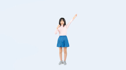 ガッツポーズする女の子の全身写真（切り抜き背景透過PNGも販売しております。↓作成者リンクから「PNG」で検索してください）