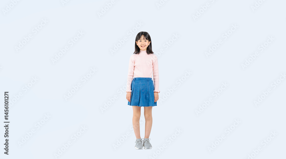 Aufkleber 笑顔で立つ女の子の全身写真（切り抜き背景透過pngも販売しております。↓作成者リンクから「png」で検索してください）