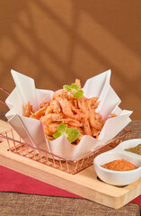 High end fine Chinese cuisine, deep fried shrimp, top notch and expensive Chinese restaurant