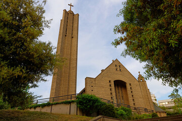 Notre-Dame-de-Fatima is a Roman Catholic church located in the 19th district of Paris . It now serves the Portuguese community of the arrondissement .
