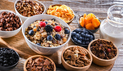 Breakfast cereal products and fresh fruits