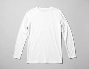 Mockup de camiseta blanca MANGA LARGA en percha de madera para diseño de estampado	
