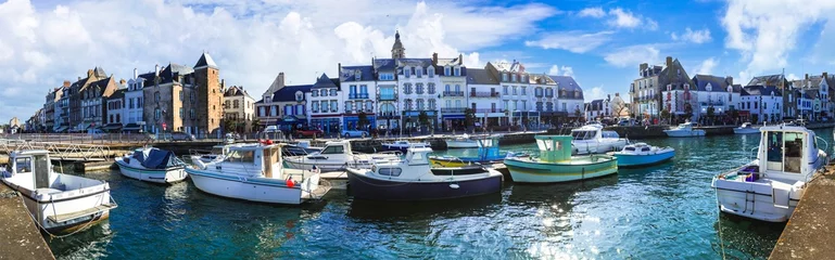 Gordijnen France  travel. Charming traditional fishing village (harbour town) -Le Croisic in  Loire-Atlantique department, western France, Pays de la Loire region © Freesurf