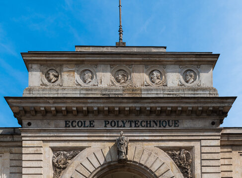 Le fronton de l'&eacute;cole Polytechnique, Paris, France