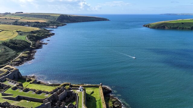 survol de la baie de Kinsale en Irlande pr&egrave;s de Cork