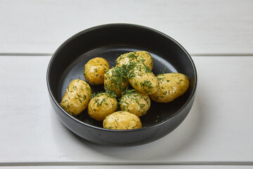 Boiled baby potatoes with fresh dill garnish