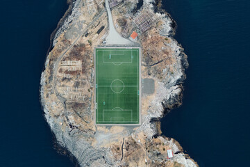 Der ber&uuml;hmte Fussballplatz in Henningsvaer auf den Lofoten