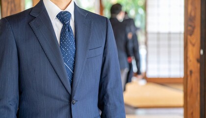 スーツを着た男性