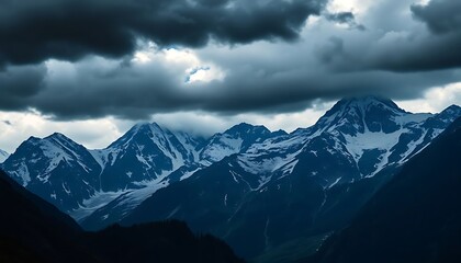 Obraz premium view of a mountain range under a cloudy sky