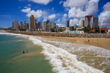 Skyline de Fortaleza visto do cais na Praia de Iracema, Ceará, Brasil 