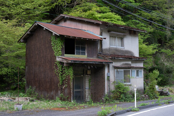 日本の兵庫県養父市の古くてとても美しい建物
