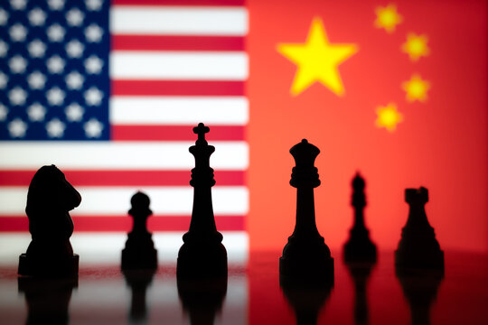 Chess pieces silhouetted in front of US and China flags , symbolizing economic tension, tariffs, and power rivalry between the United States and China.